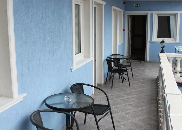 Blue House ヘーヴィーズ