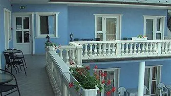 Blue House ヘーヴィーズ