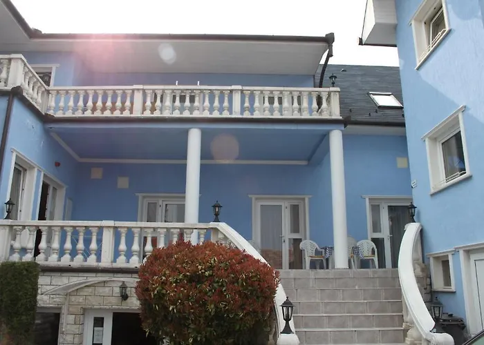 Blue House ゲストハウス ヘーヴィーズ