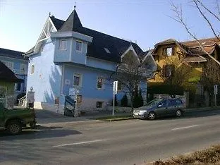 Pensión Blue House